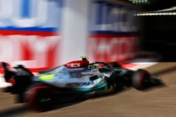 Hamilton ve más fuerte a Mercedes "viviendo con intención