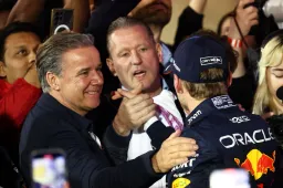 Topweekeinde voor familie Verstappen: Ook Jos aan de champagne