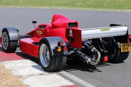 Legaal met F1-auto op de openbare weg? Dat kan!