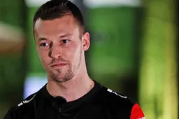 Kvyat komt met oproep: 'Politiek moet buiten sport blijven'