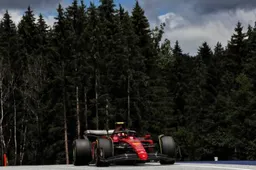 Sainz goes fastest in FP2 after Mercedes issues continue