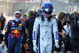 Albon wordt op het matje geroepen voor bizar incident in Baku