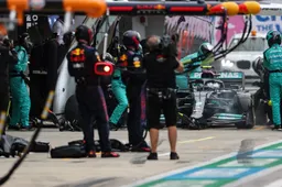 Hamilton haalt uit naar vorige teamgenoten: 'Geen trucjes'