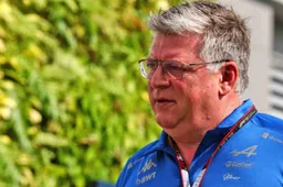 Alonso 'cutuca' Alpine e Szafnauer responde