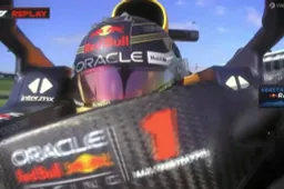 Lachende Verstappen zingt over de boardradio: 'Dit kan ik niet'