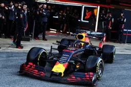 Max Verstappen staat anderhalf uur stil