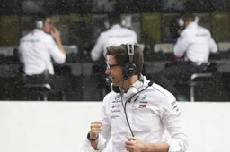 Wolff over verschil met Ferrari: 'Ze moeten winnen, wij blijven bescheiden'