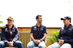Verstappen, Pérez e Ricciardo se divertem em desafio de simulação