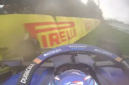 Rode vlag op een nat Spa-Francorchamps: Sargeant raakt de bandenstapels