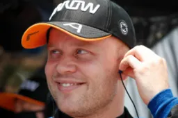 Rosenqvist released from hospital after bizarre crash in IndyCar
