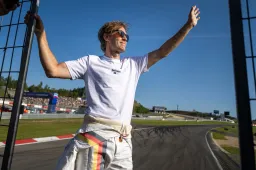 Vettel ne sera probablement pas actif en 2024, mais n'exclut pas un retour en force