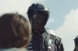 Mercedes pitcrew en Valtteri Bottas vervelen zich tijdens de zomerstop