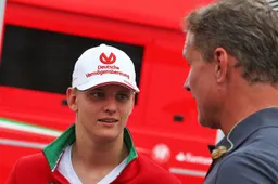 Kersverse Ferrari-junior Schumacher geeft Vettel klop in Race of Champions!