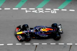 Verstappen stuitert, raakt de muur en krijgt hoofdpijn van VT2, Leclerc P1