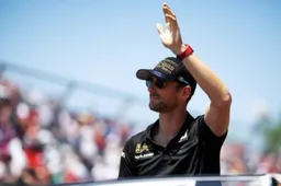 Romain Grosjean crashes in pit lane during FP1