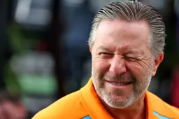 Verstappen nimmt Zak Brown nach F1-Titelgewinn frech auf die Schippe