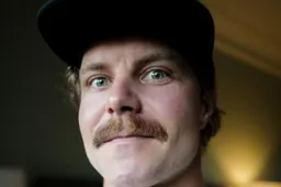 F1 Social Stint | Bottas toont dat hij meedoet aan Movember