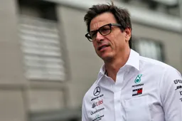 Wolff gaat in op teamorders Mercedes: "Moesten Albon afhouden"