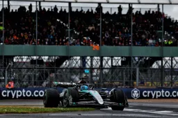 Russell en pole position pour le Grand Prix de Grande-Bretagne de dimanche, avec un doublé de Mercedes
