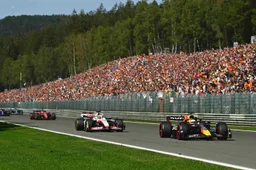 VERSTAPPEN DEKLASSEERT F1-GRID EN PAKT ZEGE IN BELGIË