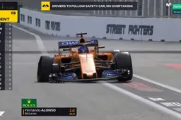 Alonso komt op twee wielen de pitstraat binnen!