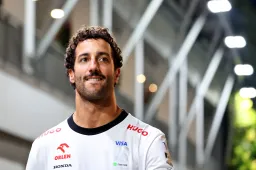 Horner avisa Ricciardo que "decisões difíceis" terão de ser tomadas