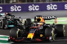 Verstappen senior woedend: 'Mercedes schuift de schuld altijd af'