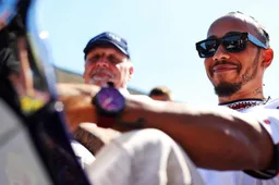 "Mercedes ofrece a Hamilton un contrato de 70 millones de euros".