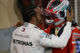 Doornbos over respect van Hamilton richting Leclerc: "Dat heeft Max nooit gehad"