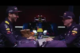Video: Ricciardo en Verstappen hebben lol!