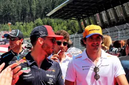 Sainz vergelijkt aanpak Red Bull en McLaren: "Red Bull onderschat dat echt"