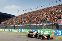 Special ride to the pit lane for Verstappen and Ricciardo ahead of FP2