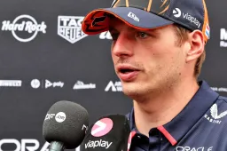 Comissários julgam a história de Verstappen após ele chegar atrasado à coletiva de imprensa
