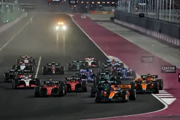Piastri gewinnt das Sprintrennen in Katar, Verstappen sichert sich seinen dritten Titel