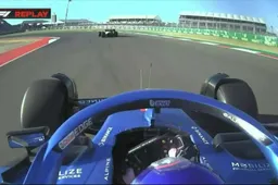 Alonso ergert zich: 'Hamilton is zijn spiegels vergeten vandaag'