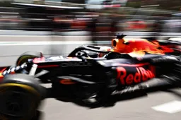Verstappen niet blij met Ocon: "Ongelooflijk dit, super gevaarlijk"