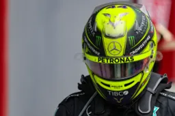 Hamilton krijgt steun: 'Er zit weinig verschil tussen Russell en hem'