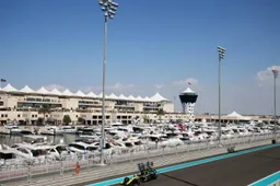Watch: Daniel Ricciardo suffers oil leak in FP1 of Abu Dhabi GP!