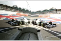 Ook Hamilton rijdt Mercedes W10-bolide op circuit