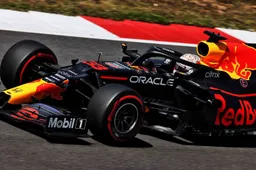 Verstappen furious on board radio: "Why don't those guys move out of the way!"