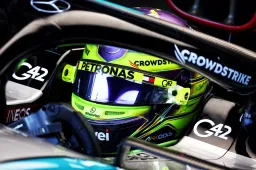 Lewis Hamilton diz que Max Verstappen estava "muito frustrado" no TL2