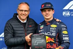 Domenicali ne voit pas Verstappen partir tout de suite : "Né dans une voiture".