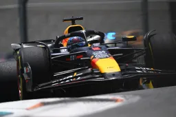 Klagende Verstappen toch weer sneller dan de concurrentie in Miami