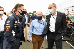 Geen zorgen om crashes van Verstappen en Hamilton: 'Kan gebeuren'
