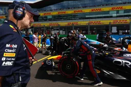 Newey erklärt: 'Red Bull hat die entgegengesetzte Richtung zu Mercedes eingeschlagen