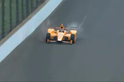 Video: Alonso verplettert twee vogels tijdens IndyCar test!