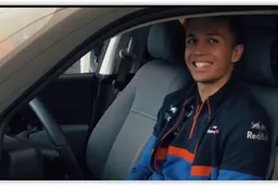KIJKEN Goede promo? Bloedsnelle Albon showt E-Prototype Honda…
