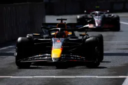 Russell snelste tijdens VT2, Verstappen achter McLaren en Mercedes