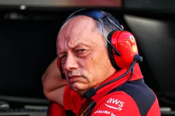 Vasseur baalt van problemen auto Sainz: 'Kwam door de kerbs'