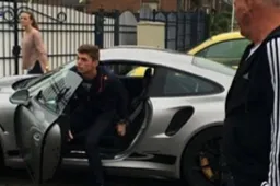 Verstappen stapt uit een dikke 911 GT3 RS bij zijn opa